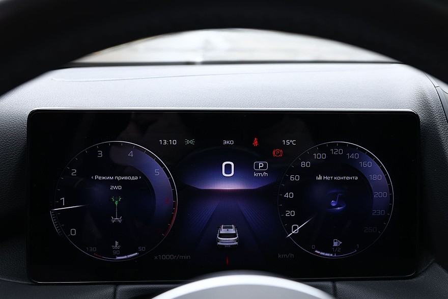 Красное знамя против четырёх колец: сравнительный тест Hongqi HS3 и Audi Q3