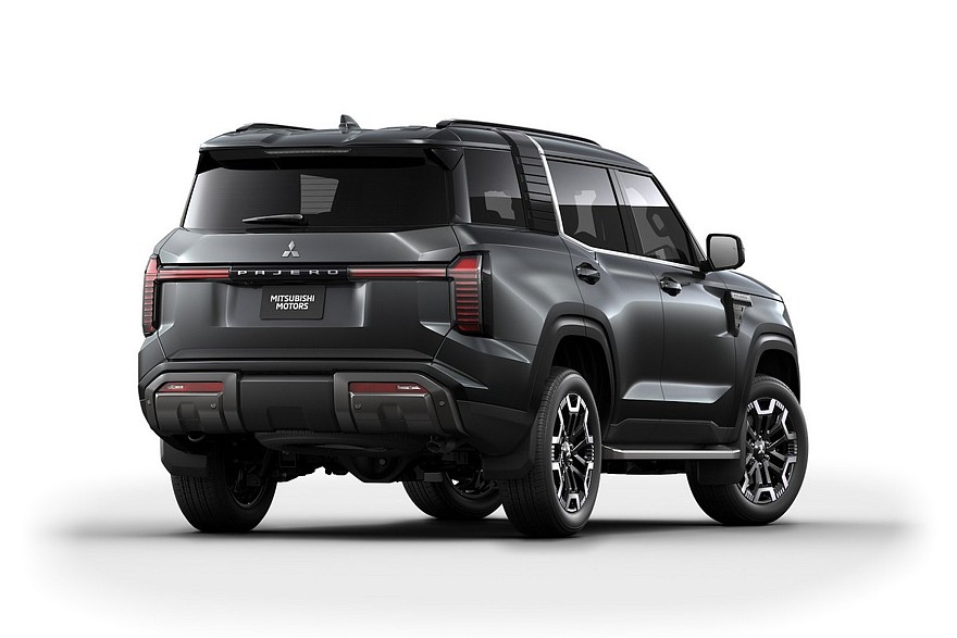 Новый Mitsubishi Pajero для Таиланда, среднее исполнение GSR