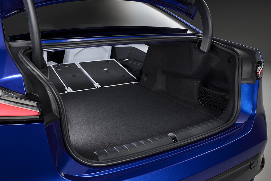 На фото: салон нового седана BMW i3