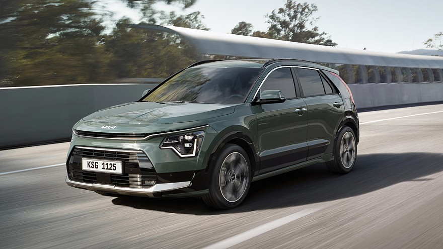 На фото: актуальный кроссовер Kia Niro HEV
