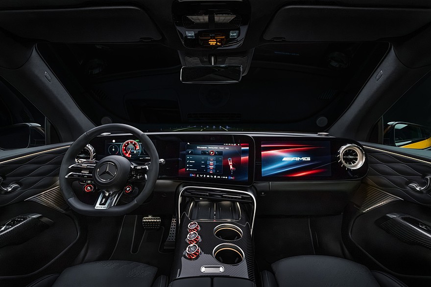 На фото: На фото: салон Mercedes‑AMG GT 63 SUV