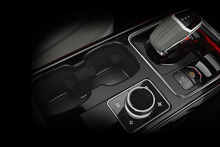 Семиместный кроссовер Mahindra XEV 9S представлен с несколькими вариантами начинки