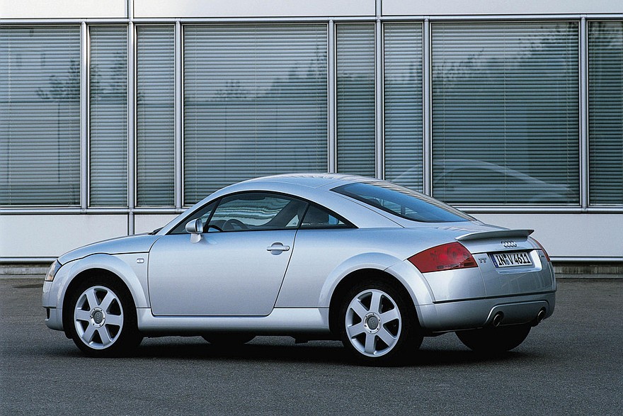 Четыре кольца эгоиста: как появилась Audi TT и как она опозорилась на автобанах