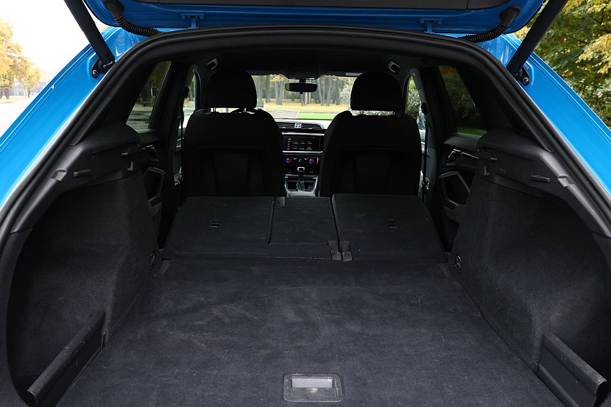 Красное знамя против четырёх колец: сравнительный тест Hongqi HS3 и Audi Q3