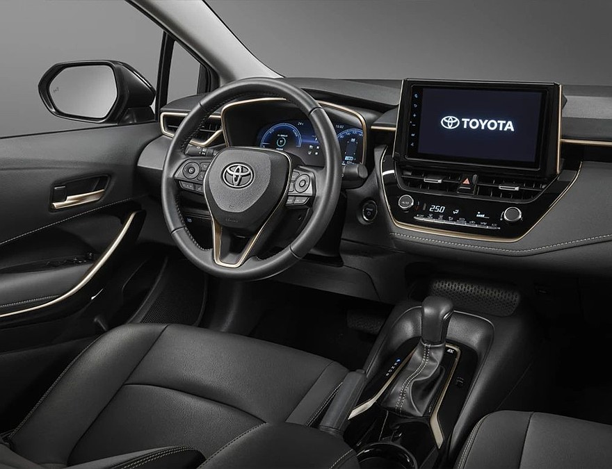 На фото: салон Toyota Corolla Altis the 60th