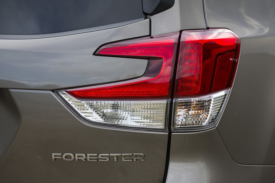 Subaru Forester SK фонарь