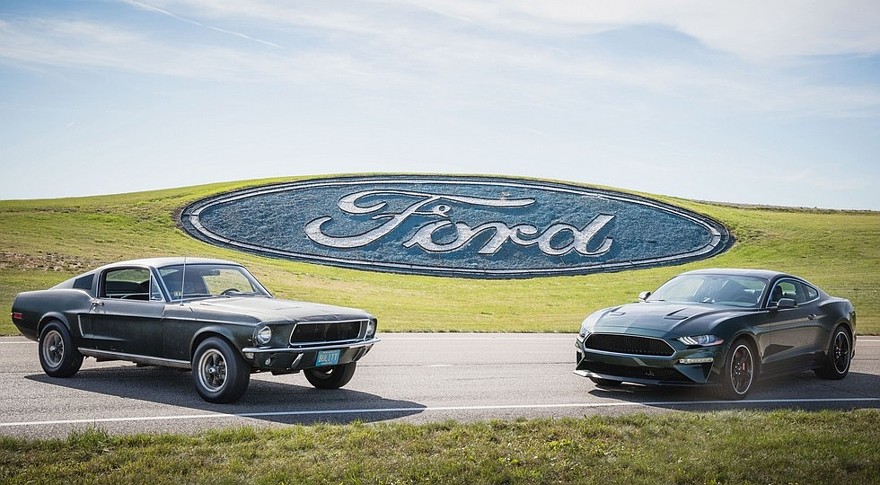 На фото: слева — Ford Mustang 1968 года из фильма Bullit, справа — Mustang актуального поколения в версии Bullit