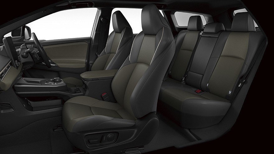 На фото: салон Toyota bZ4X Touring (версии для Японии)