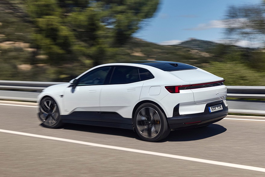 Паркетник Polestar 4 без заднего стекла