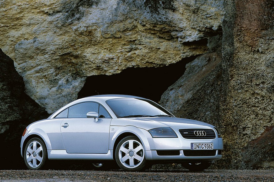 Четыре кольца эгоиста: как появилась Audi TT и как она опозорилась на автобанах