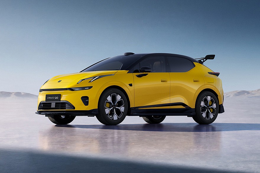 Lynk & Co 20 со спорт-пакетом и антикрылом