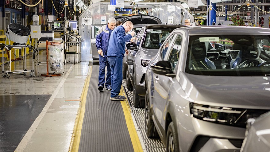 Производство Opel Mokka на заводе в Пуасси