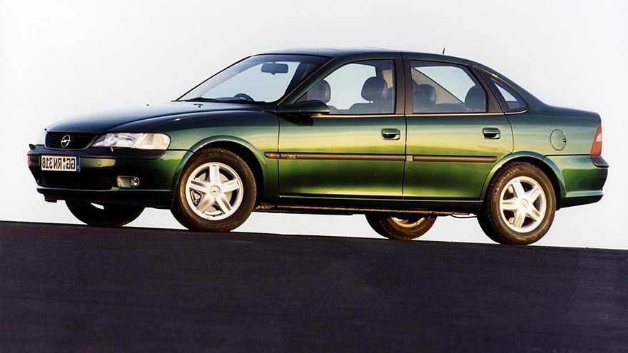 На фото: Opel Vectra Sedan (B) '1995–99