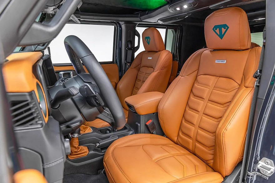 На фото: салон Rezvani Tank третьего поколения