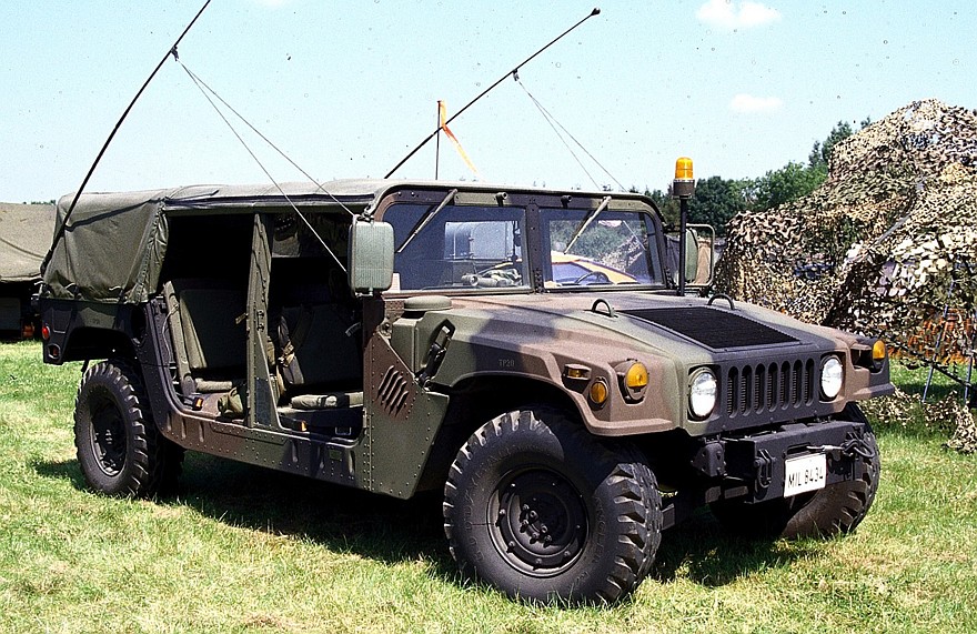 Серийный многоцелевой 130-сильный автомобиль M1038 (фото автора)