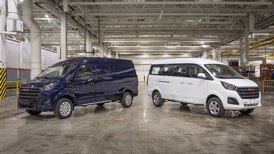 На фото: коммерческие автомобили SKM