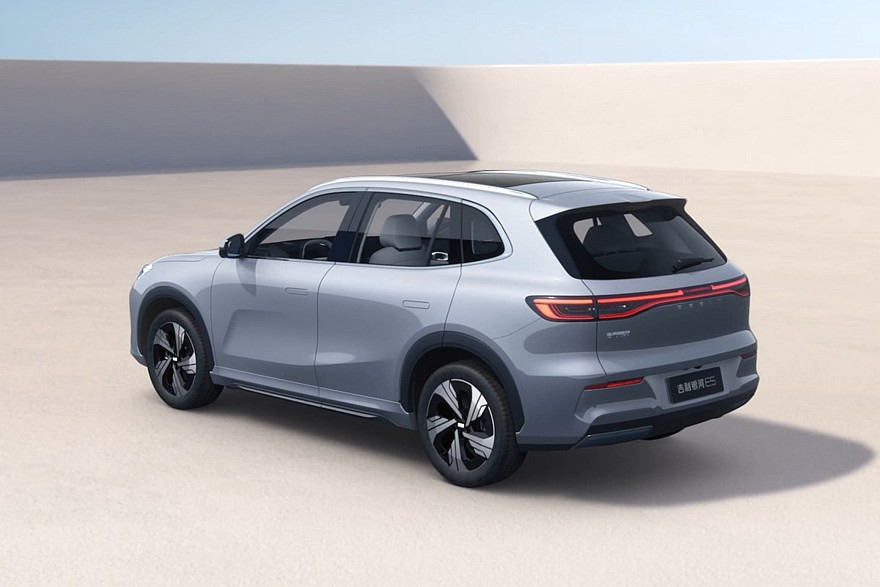 Дореформенный Geely Galaxy E5 для Китая, он же Geely EX5 в России