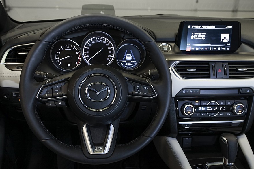 Mazda6_IPM_interior_018