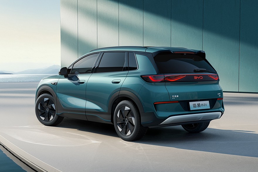 Дореформенный электрический BYD Sealion 05 EV, представленный в прошлом году