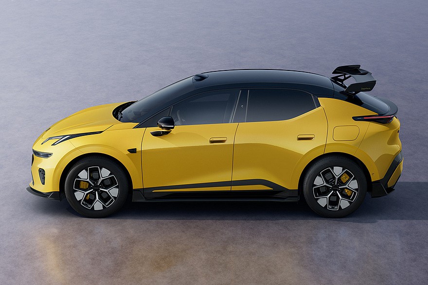 Lynk & Co 20 со спорт-пакетом и антикрылом