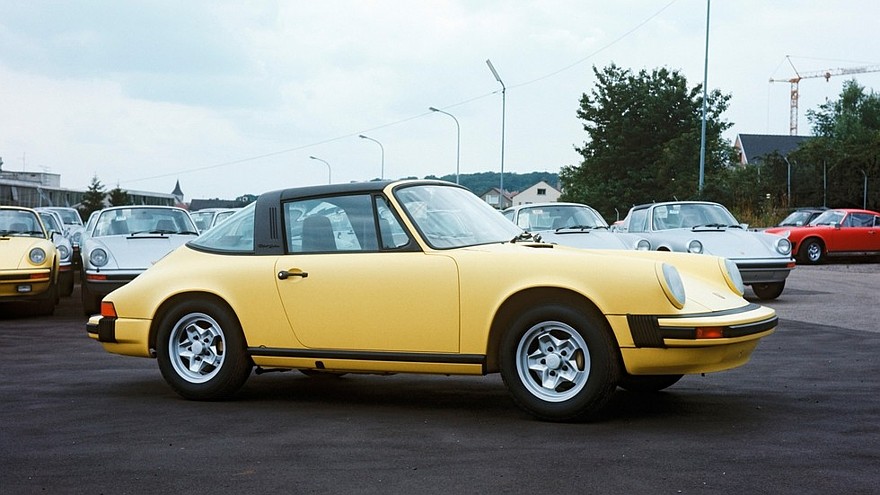Одно время в столичной ГАИ трудился даже… Porsche 911! Впоследствии машину передали для испытательной работы на АЗЛК