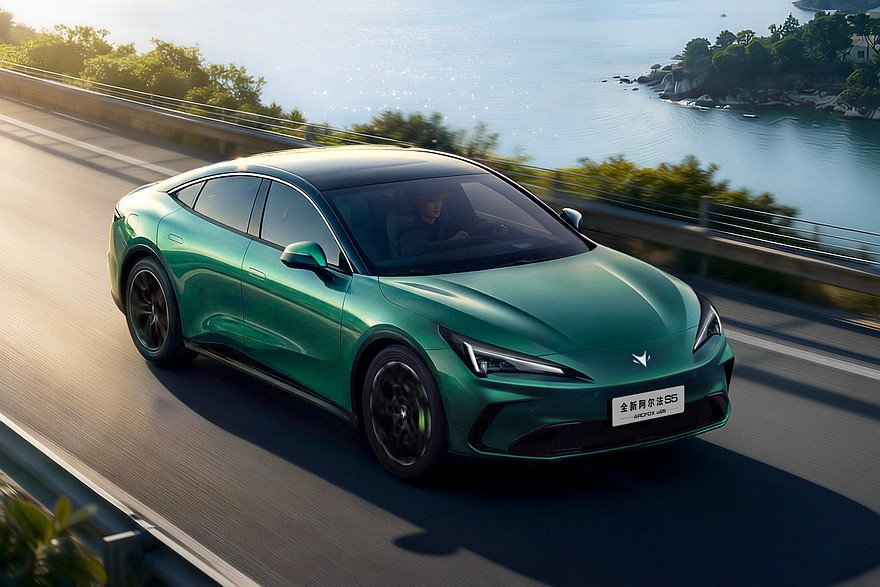 Обновленный седан Arcfox Alpha S5