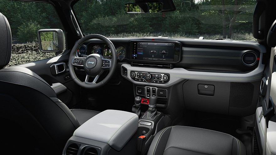 На фото: салон Jeep Wrangler Switchback