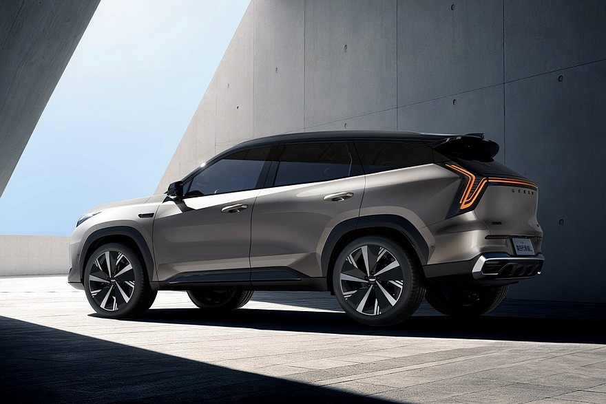 Обновленный бензиновый Geely Boyue L