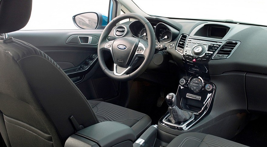 На фото: интерьер Ford Fiesta нынешнего поколения