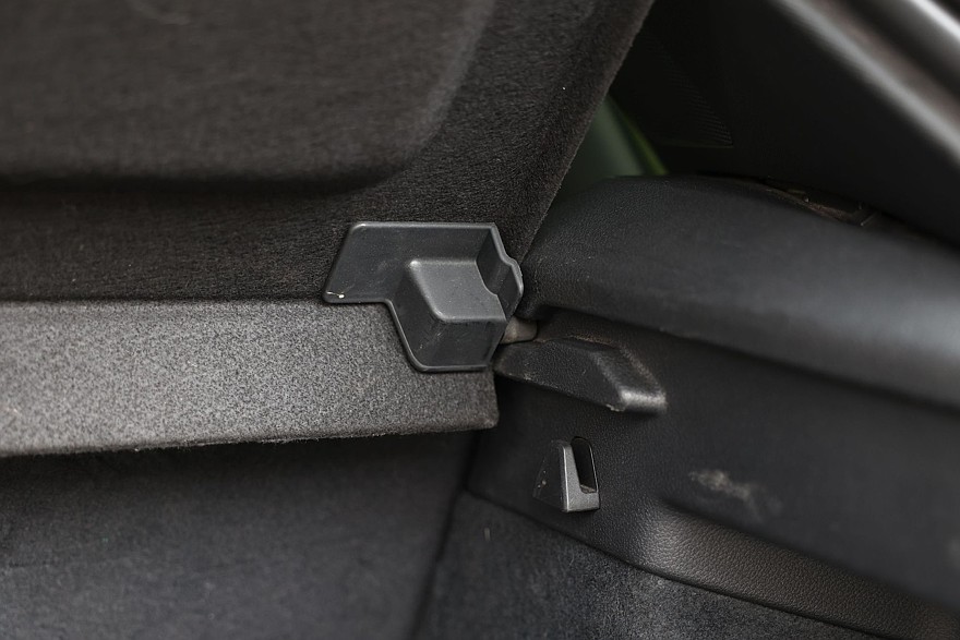 Красное знамя против четырёх колец: сравнительный тест Hongqi HS3 и Audi Q3