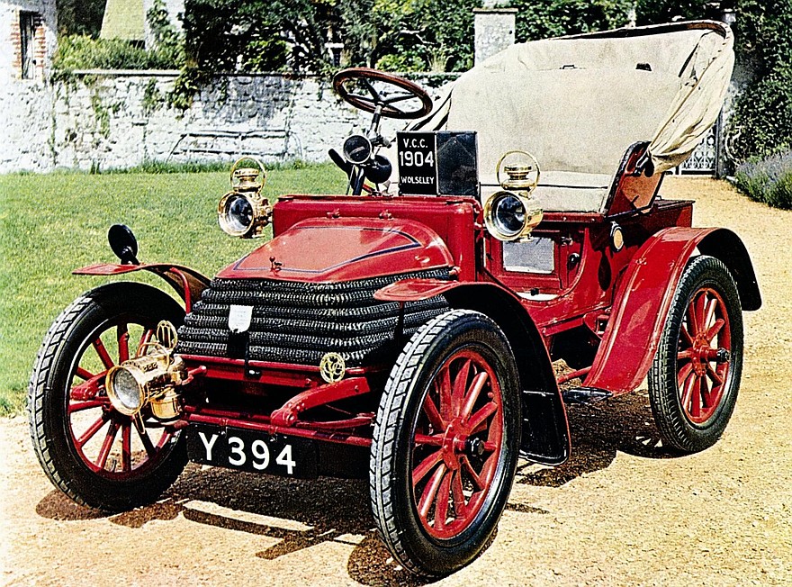 Легкий английский двухместный автомобиль Wolseley 5НР выпуска 1904 года