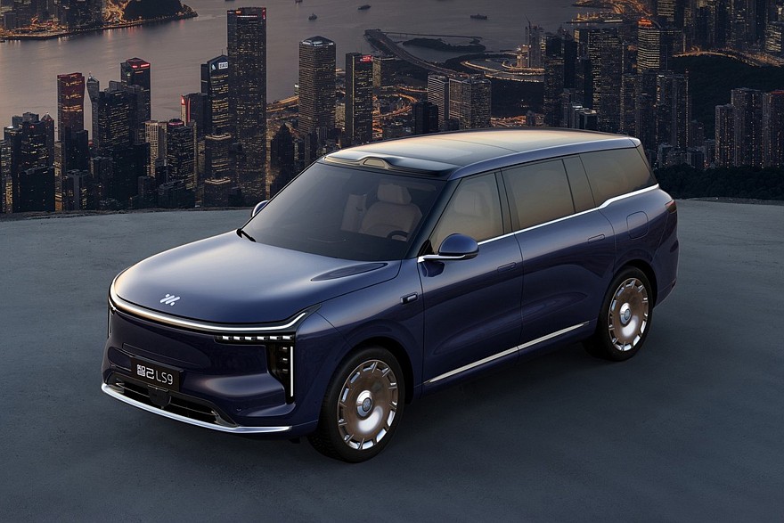 Старший кроссовер IM LS9