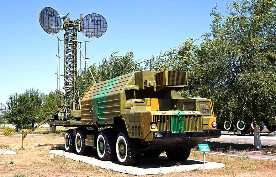 Машина связи МС-2 в исполнении 15В75 с тропосферной радиостанцией Р-406ВЧ «Торф-2»