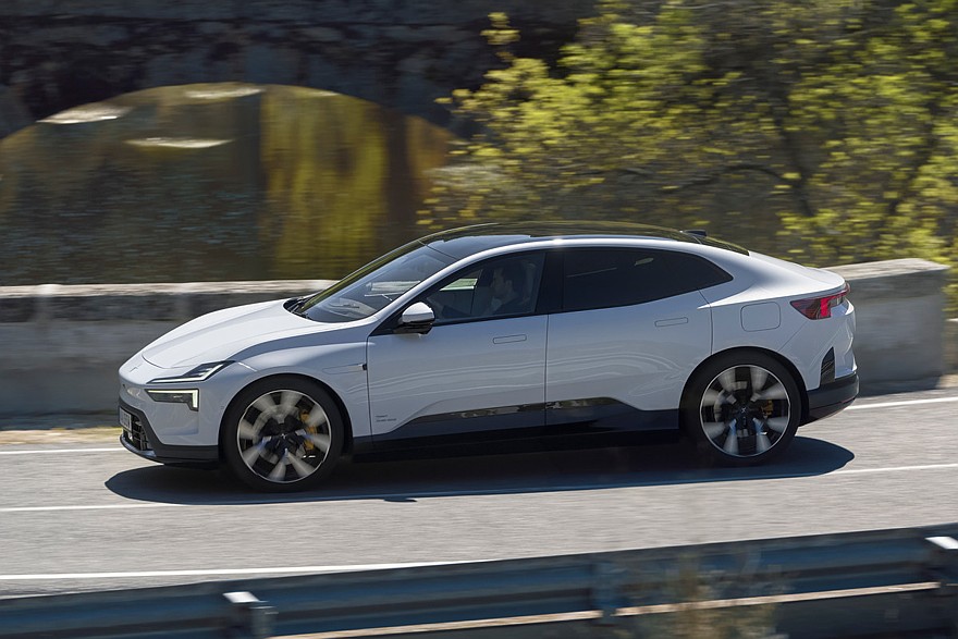 Паркетник Polestar 4 без заднего стекла