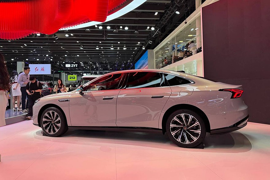 Новый Hongqi H7