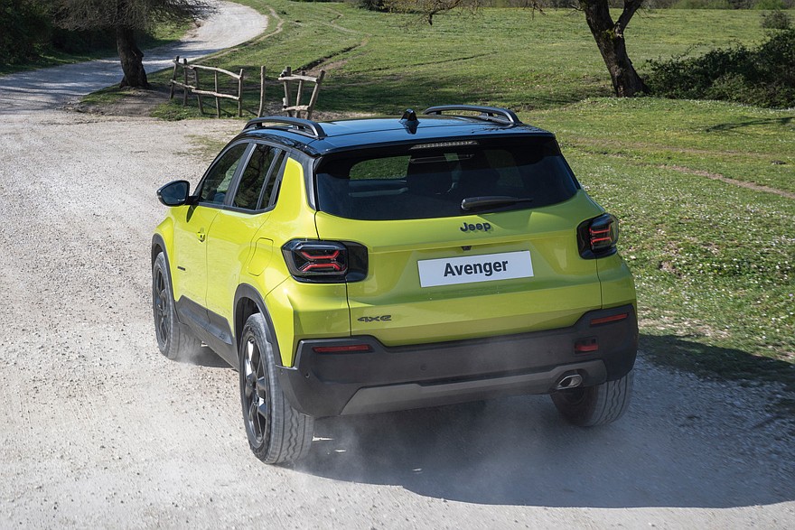 Обновленный Jeep Avenger 4xe