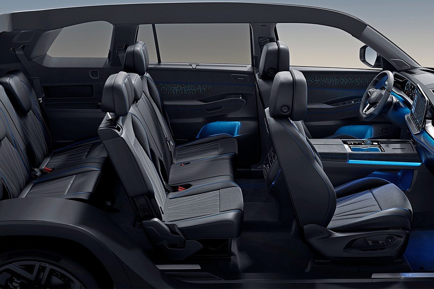 На фото: салон китайского кроссовера Volkswagen Teramont Pro