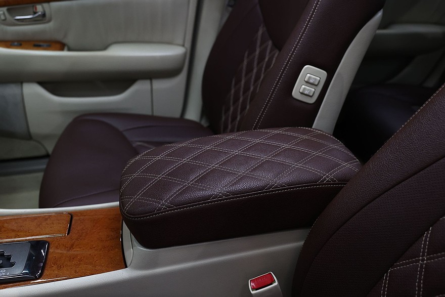 Обильная отделка деревом – это действительно натуральный шпон, а не имитация