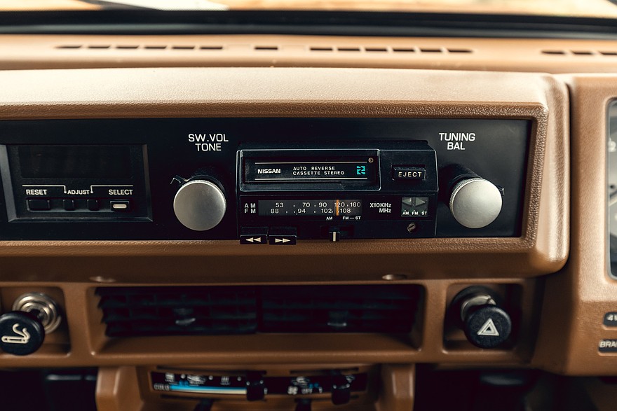 Nissan 160/260 внутри оставался незатейливым