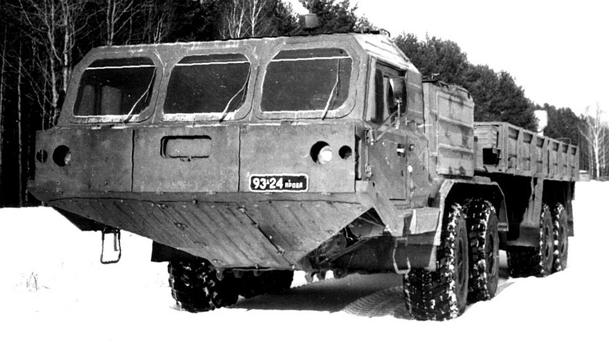 Автомобиль БАЗ-6954 с 2-дверной цельнометаллической кабиной. 1990 год