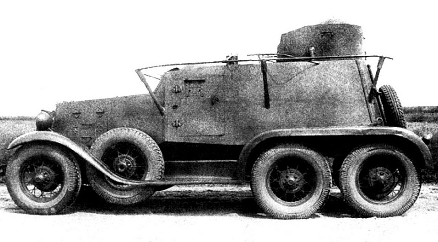Пулеметный бронеавтомобиль на шасси ГАЗ-ТК с поручневой антенной