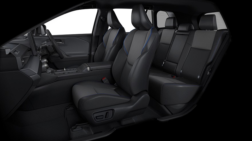 На фото: салон Toyota RAV4 Z (с PHEV-установкой)