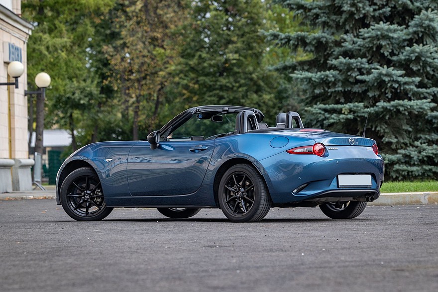 Задний привод, полтора литра и DVD-проигрыватель: опыт владения Mazda Roadster IV (ND)