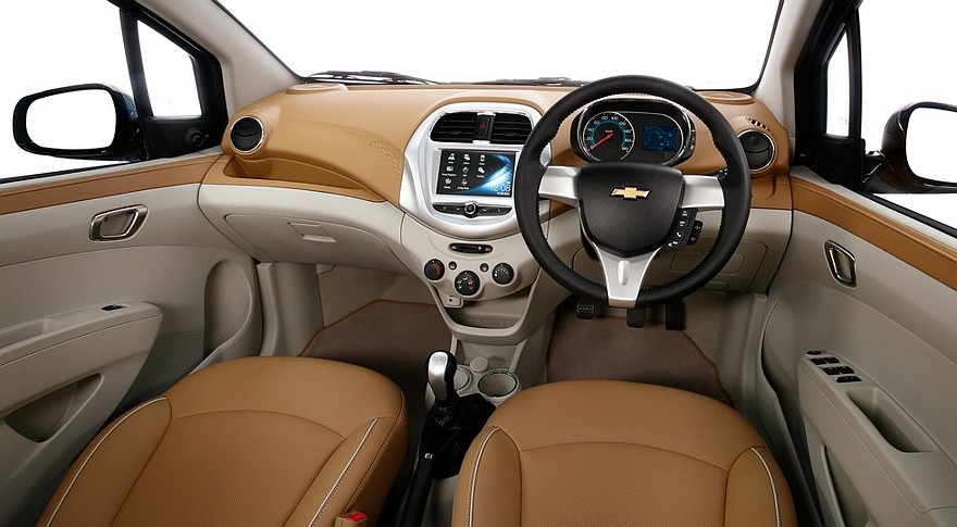 На фото: интерьер концепта Chevrolet Essentia