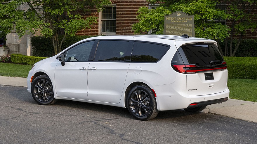 Корма актуального Chrysler Pacifica