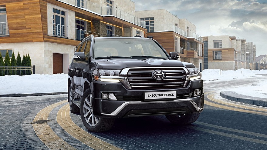 Toyota_LandCruiser_009-executive black