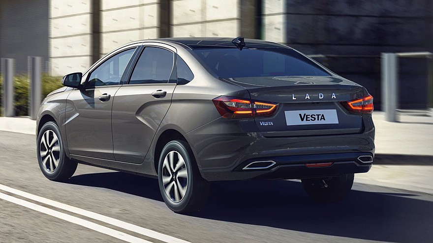 На фото: седан Lada Vesta