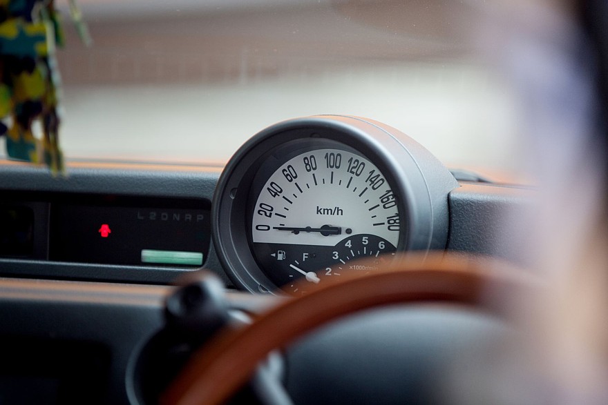 Сладкая ложь и горькая правда: почему врет и как починить указатель уровня топлива