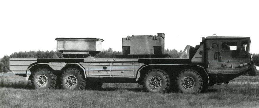 Опытный двухмоторный автомобиль БАЗ-6951П (из архива Н. Щербакова)