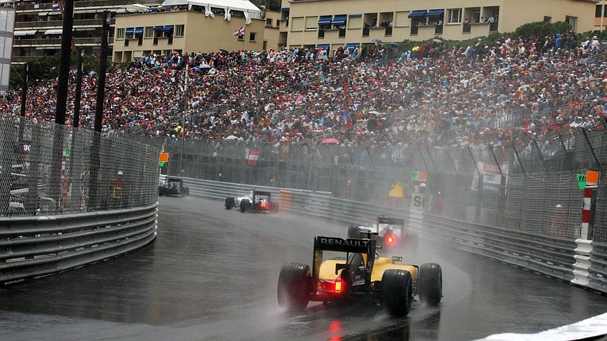 Гран-при Монако проходило в весьма непростых погодных условиях, что привело к большому количеству инцидентов